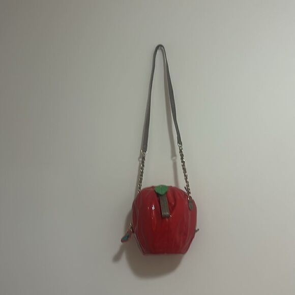 Brand New Extremely Rare Apple Purse Betsey Johnson Chain Strap - Picture 3 of 7